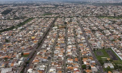 O Bairro Novo vai ganhar um novo binário, para melhorar o trânsito aos motoristas que passam por algumas das ruas mais movimentadas da região.
 - Na imagem, rua Ourizona e rua Nova Aurora, formarão binário no Sítio Cercado. Curitiba, 12/01/2019. Foto: Pedro Ribas/SMCS